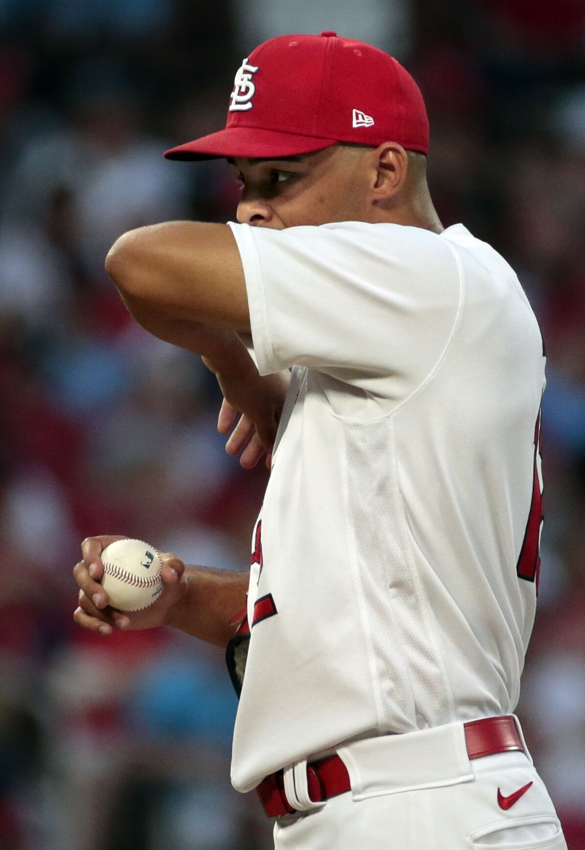 Cardinals open series with Giants